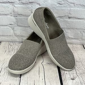 Skechers Comfort Wedge Pump Women's Size 11 Dark Toupe Air Cooled Memory Foam